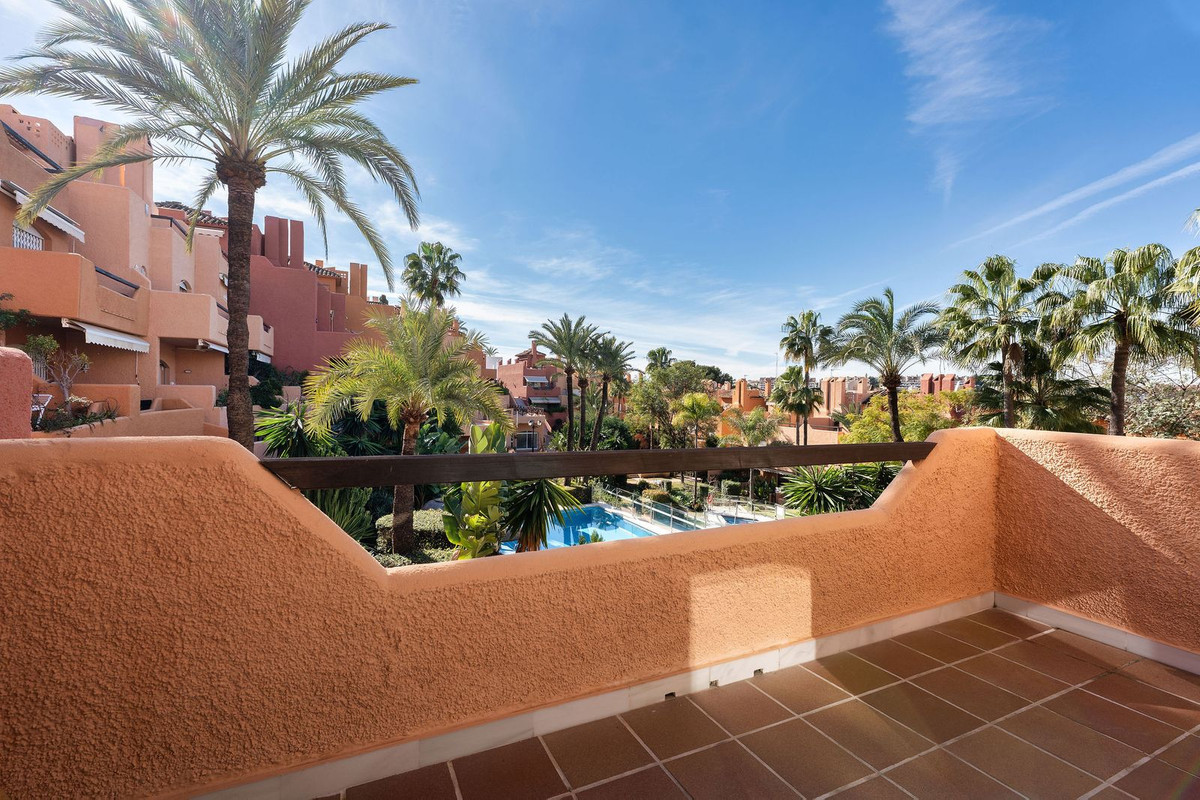 e2ece576f1654fd29060e05cbef23099 - 17