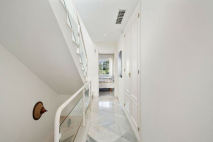 e2ece576f1654fd29060e05cbef23099 - 18