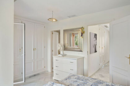 e2ece576f1654fd29060e05cbef23099 - 20