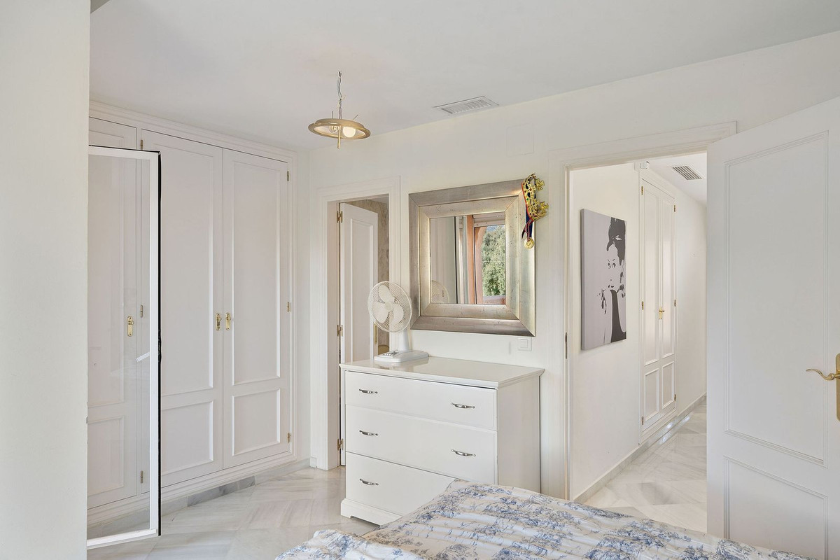 e2ece576f1654fd29060e05cbef23099 - 20