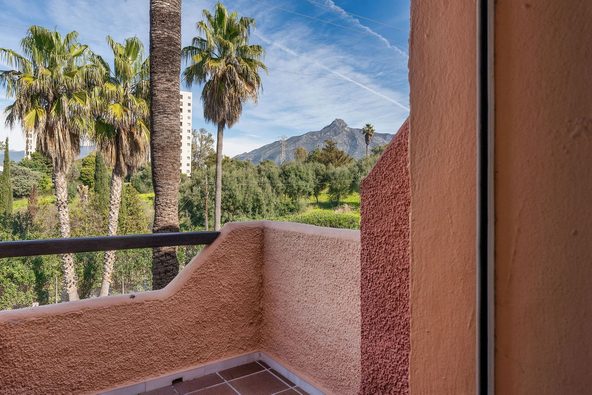 e2ece576f1654fd29060e05cbef23099 - 21