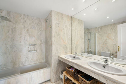 e2ece576f1654fd29060e05cbef23099 - 22