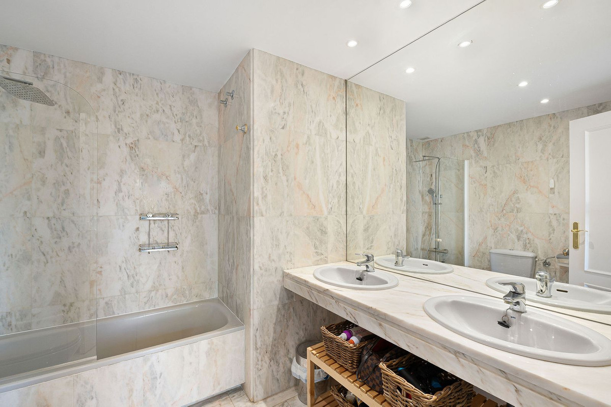 e2ece576f1654fd29060e05cbef23099 - 22