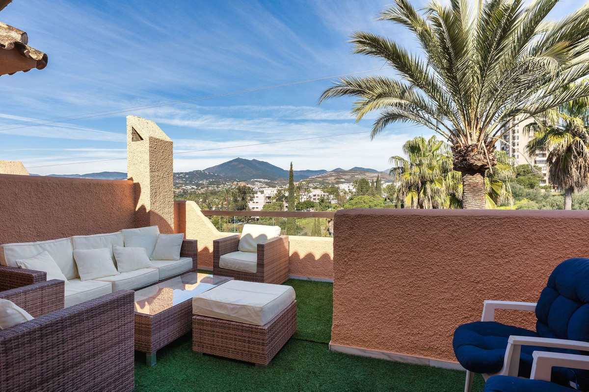 e2ece576f1654fd29060e05cbef23099 - 24