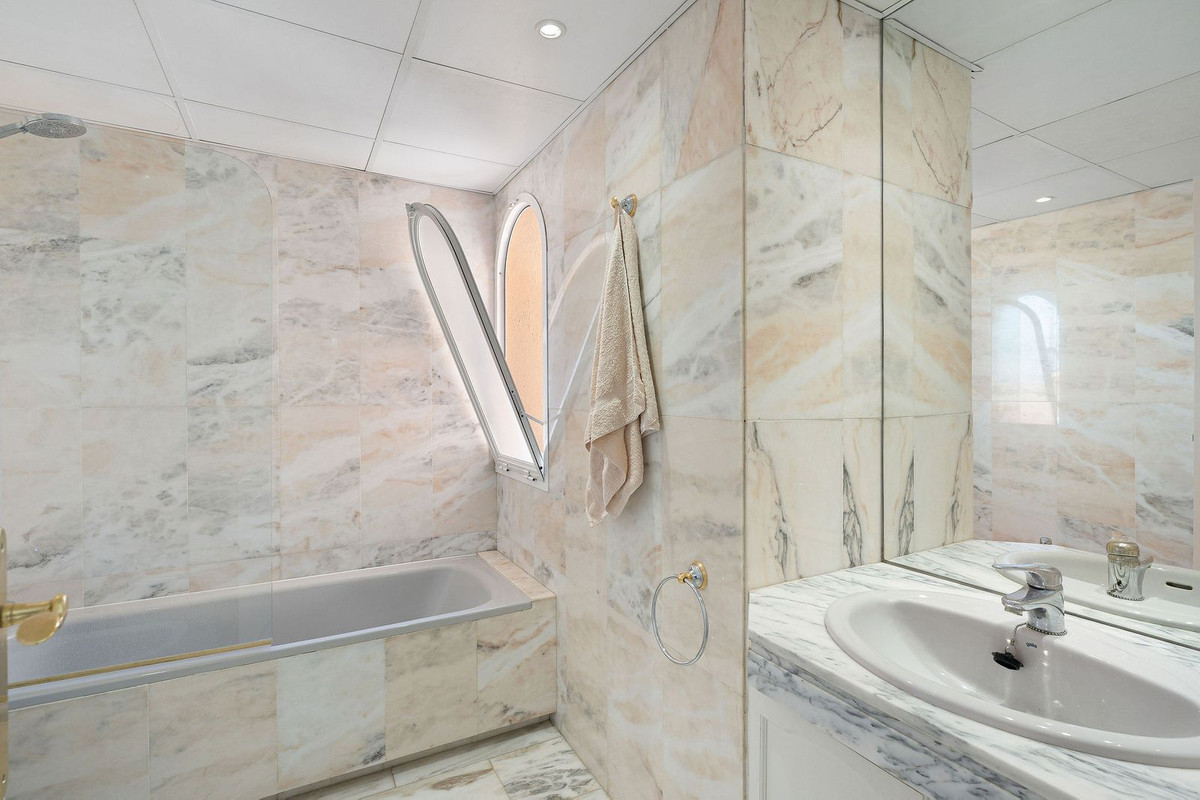 e2ece576f1654fd29060e05cbef23099 - 26