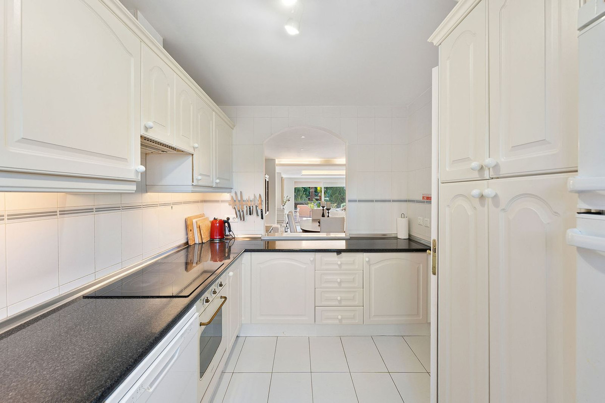 e2ece576f1654fd29060e05cbef23099 - 3