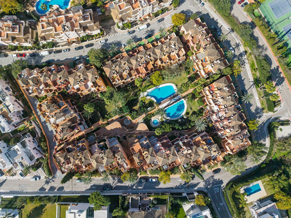 e2ece576f1654fd29060e05cbef23099 - 34