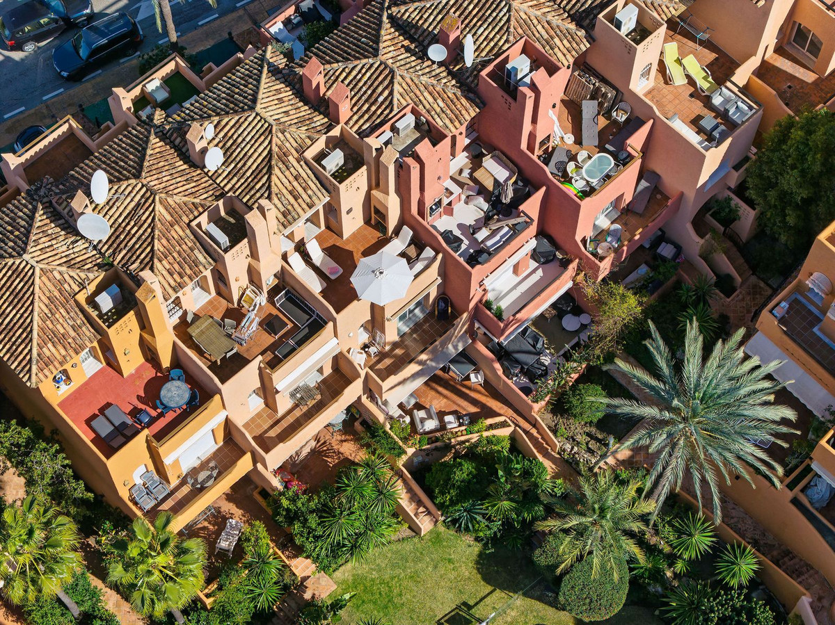 e2ece576f1654fd29060e05cbef23099 - 35