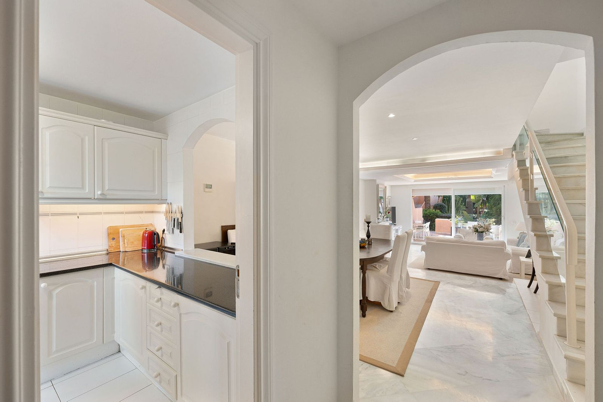 e2ece576f1654fd29060e05cbef23099 - 4