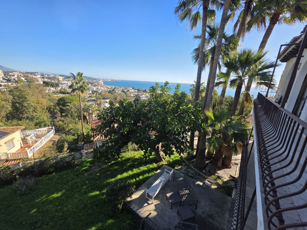 e6ffd302d54dfccdf03844d1f1b5eaa4 - 12