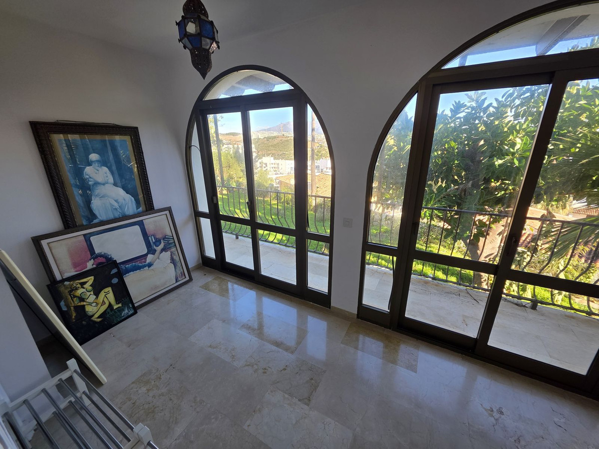 e6ffd302d54dfccdf03844d1f1b5eaa4 - 20