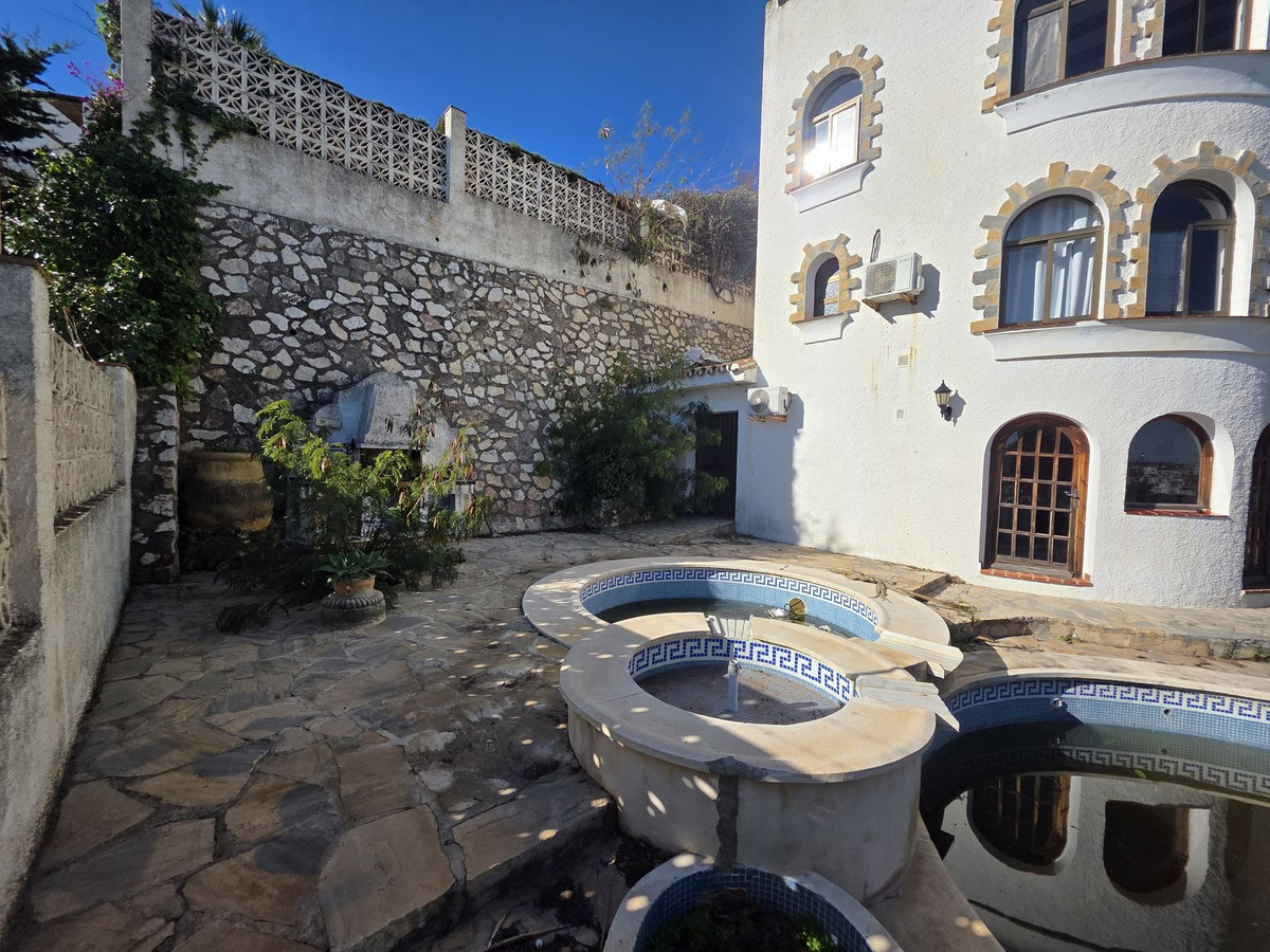 e6ffd302d54dfccdf03844d1f1b5eaa4 - 31