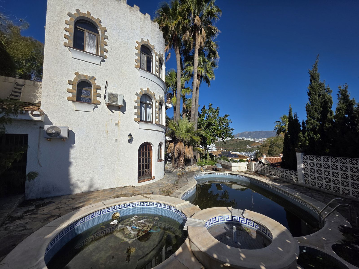 e6ffd302d54dfccdf03844d1f1b5eaa4 - 32