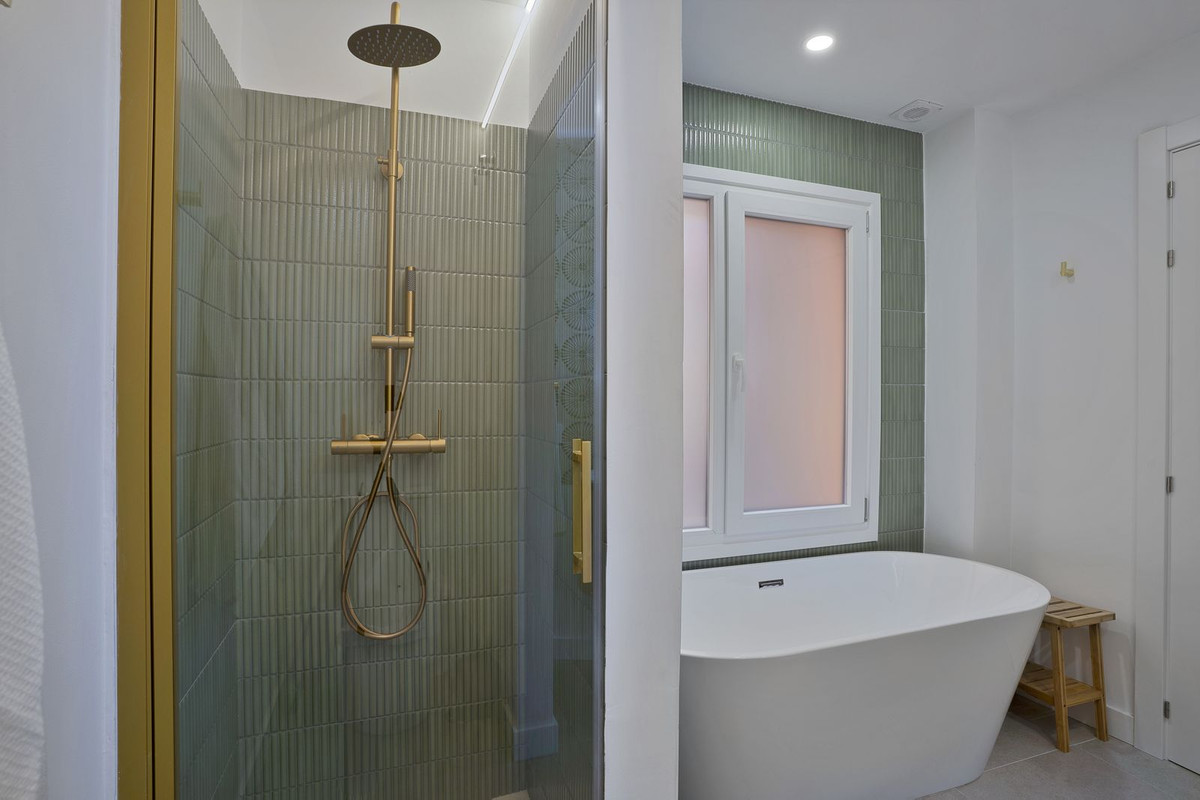 e878c599853d17238fb2f31fd68d0843 - 33