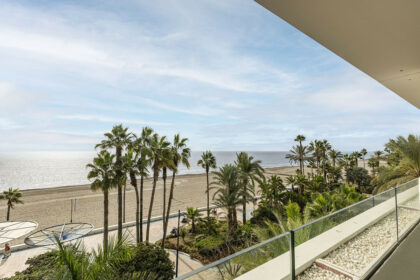 e8ff0601bd678374d5361240a83df558 - 1