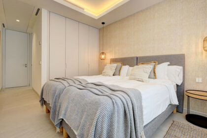 e8ff0601bd678374d5361240a83df558 - 13