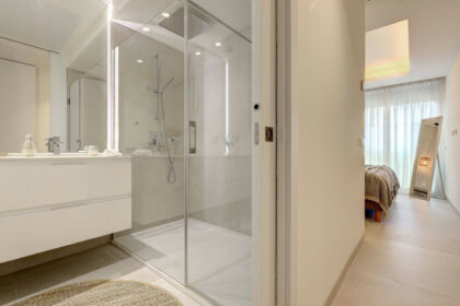 e8ff0601bd678374d5361240a83df558 - 9