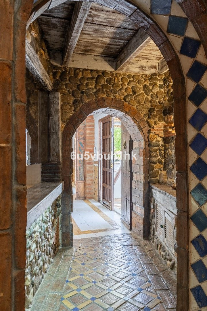 ec461836abe1b83a8e44b1a88b192177 - 18