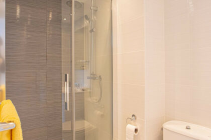 ec8499da42eac6b0cc99e0d82e235700 - 18