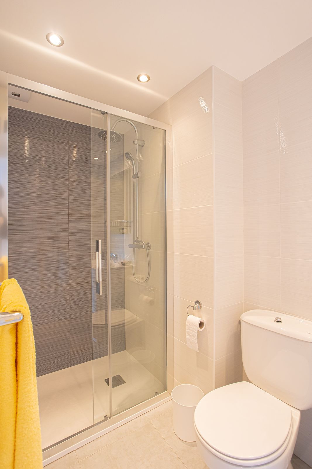 ec8499da42eac6b0cc99e0d82e235700 - 18