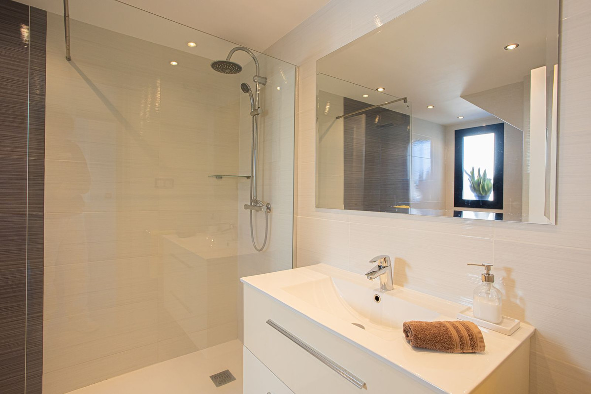 ec8499da42eac6b0cc99e0d82e235700 - 22