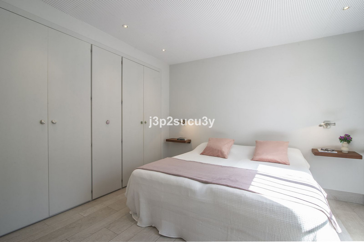 ed2ce0d1a90fb6c18a629be0cd6934bb - 18