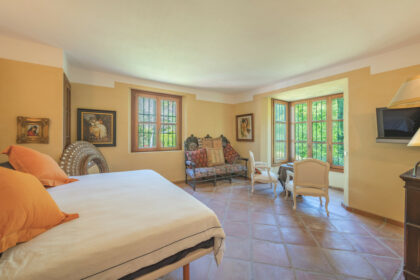 ef02d077fa60190898689dc215d3f46f - 18