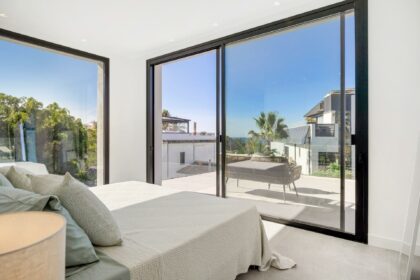 ef14b936478502183299908fb0911559 - 10