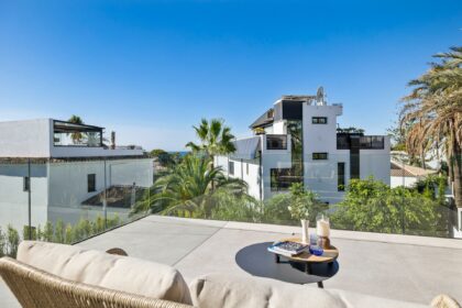 ef14b936478502183299908fb0911559 - 20