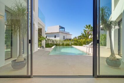 ef14b936478502183299908fb0911559 - 23