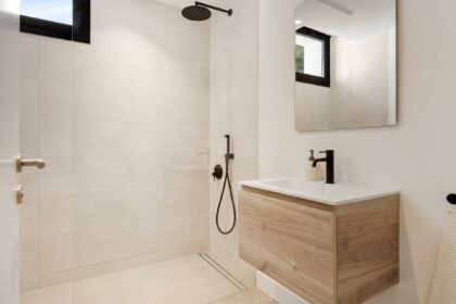 ef14b936478502183299908fb0911559 - 6