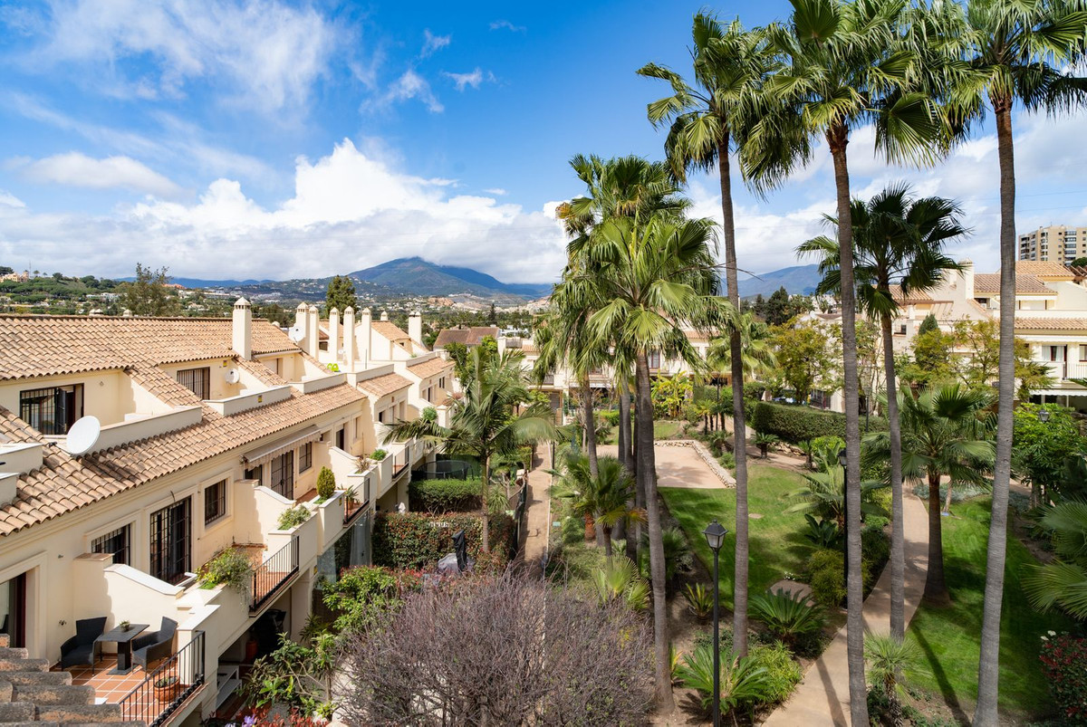 f0b18b813c293d1004cb207dbfecc610 - 1