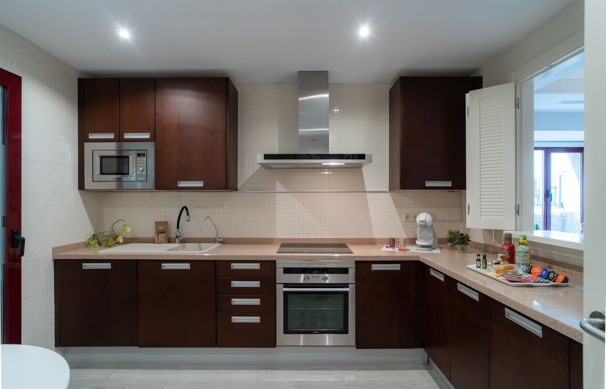 f0b18b813c293d1004cb207dbfecc610 - 18