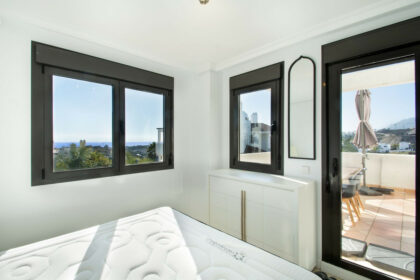 f0d1fa59908fe5d84bfeba6c2c0443dc - 17