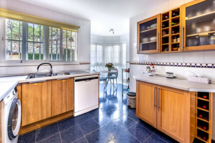 f1a8b84afe2d36df5e6969ae4c5394ef - 11