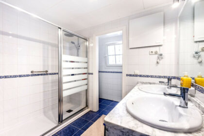 f1a8b84afe2d36df5e6969ae4c5394ef - 25