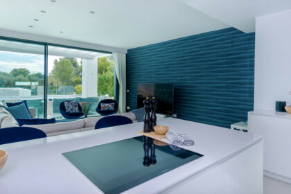 f1c36226e1644a301675a12107857477 - 16