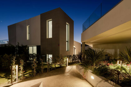 f1c36226e1644a301675a12107857477 - 24