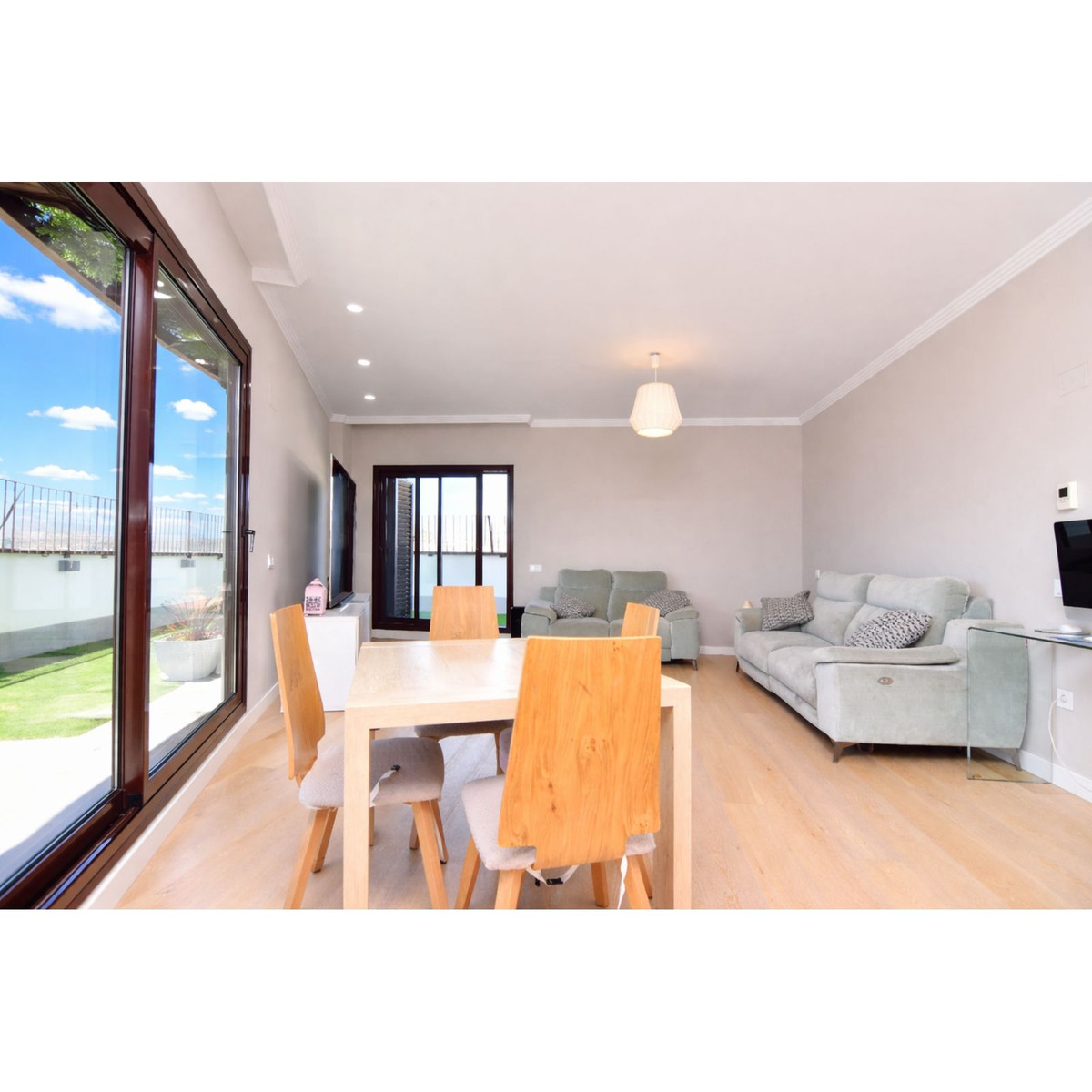 f3bbd94fc82e1d9516c87566200686bf - 12