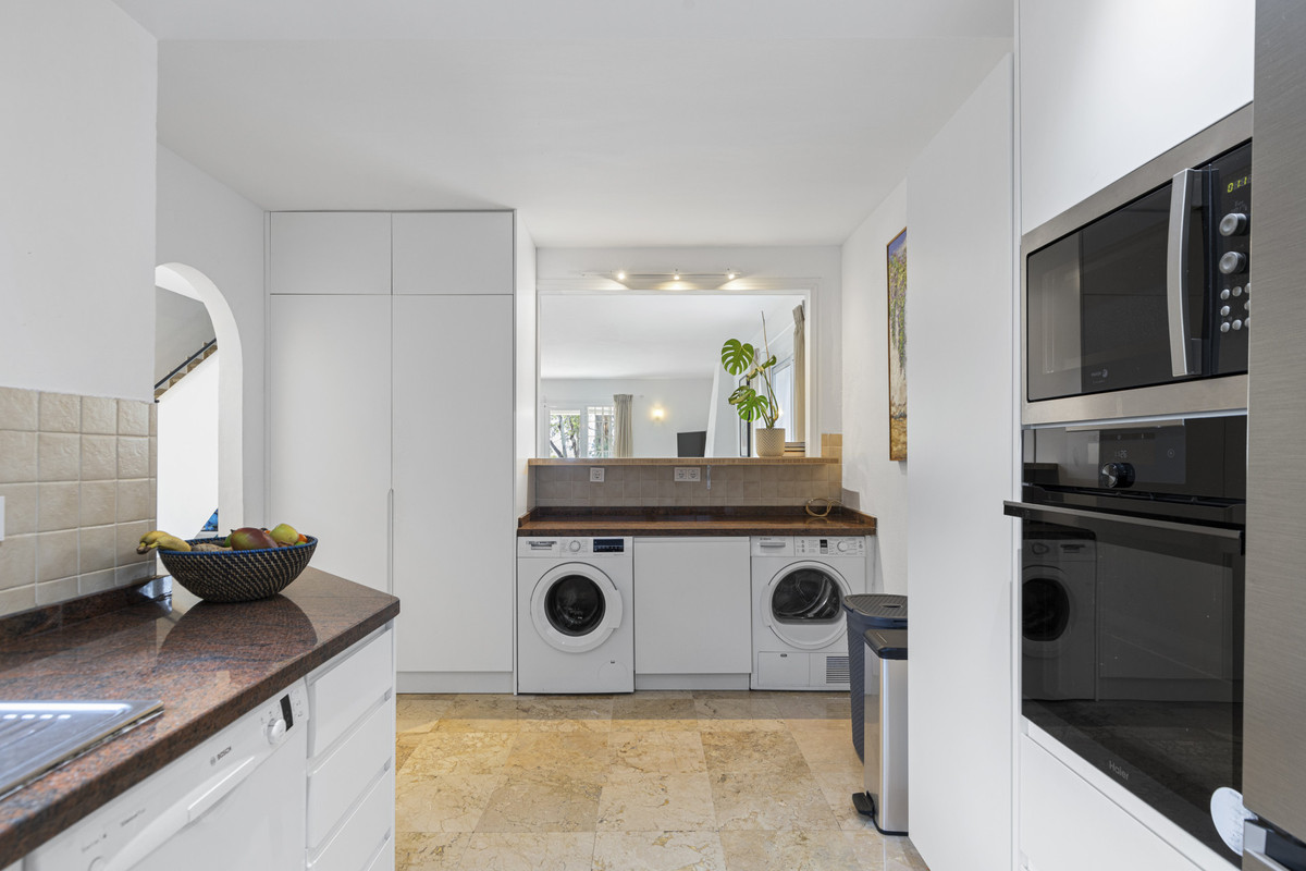 f8c89f944139143f01dea5ffefcf9e6a - 11