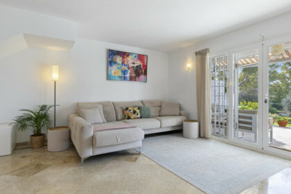 f8c89f944139143f01dea5ffefcf9e6a - 12