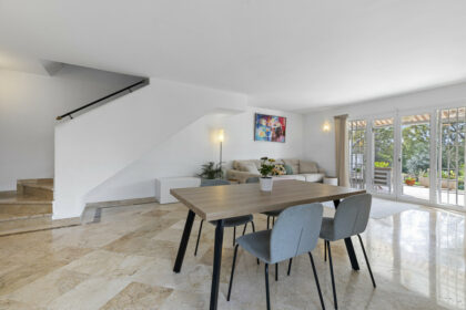 f8c89f944139143f01dea5ffefcf9e6a - 14