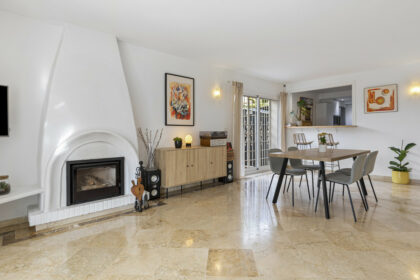 f8c89f944139143f01dea5ffefcf9e6a - 15