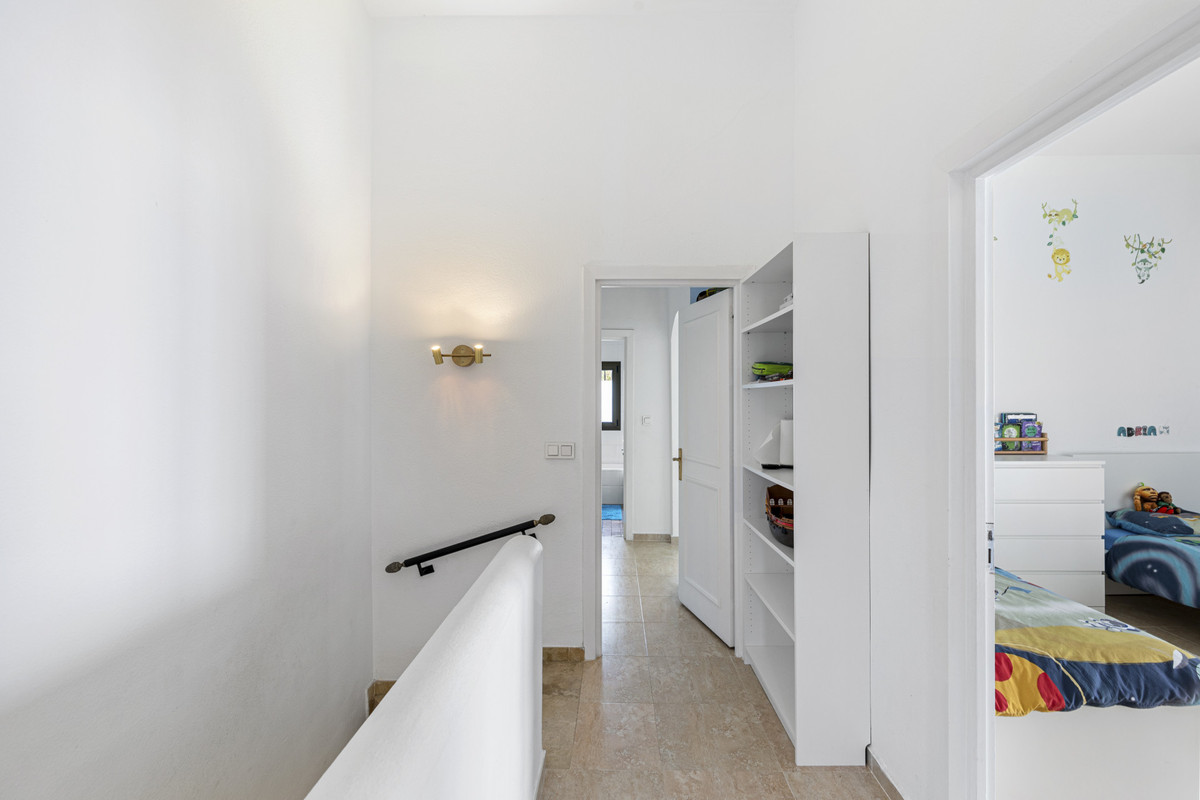 f8c89f944139143f01dea5ffefcf9e6a - 24