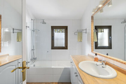 f8c89f944139143f01dea5ffefcf9e6a - 28