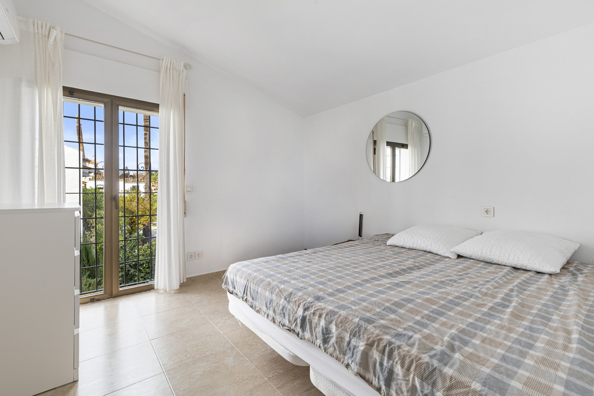 f8c89f944139143f01dea5ffefcf9e6a - 30