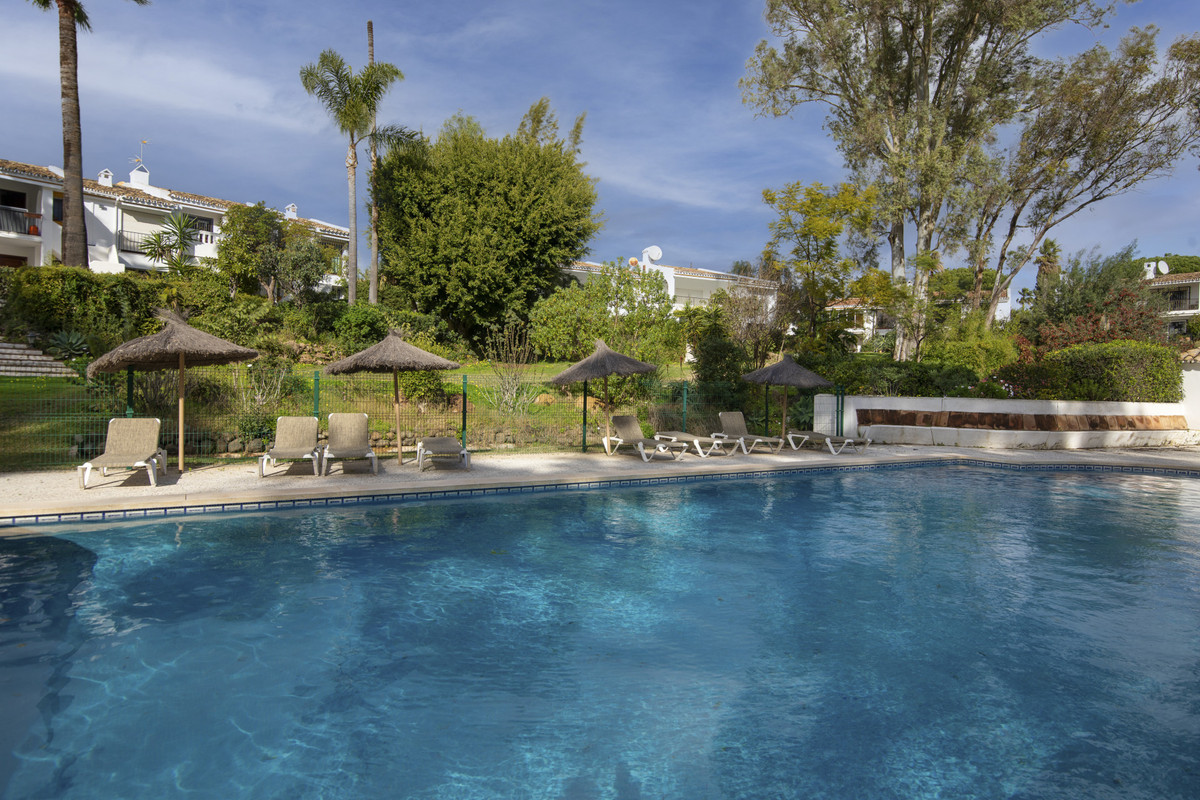 f8c89f944139143f01dea5ffefcf9e6a - 32