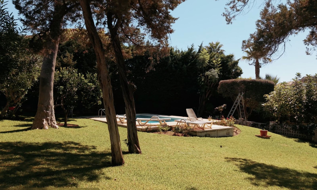 f9d58ee9a93962279874938a7897d9db - 14