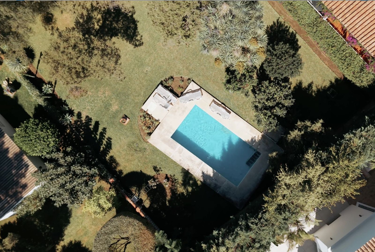 f9d58ee9a93962279874938a7897d9db - 15