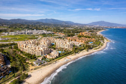 fc3885c97e600653638c6a58bdd9a74e - 18